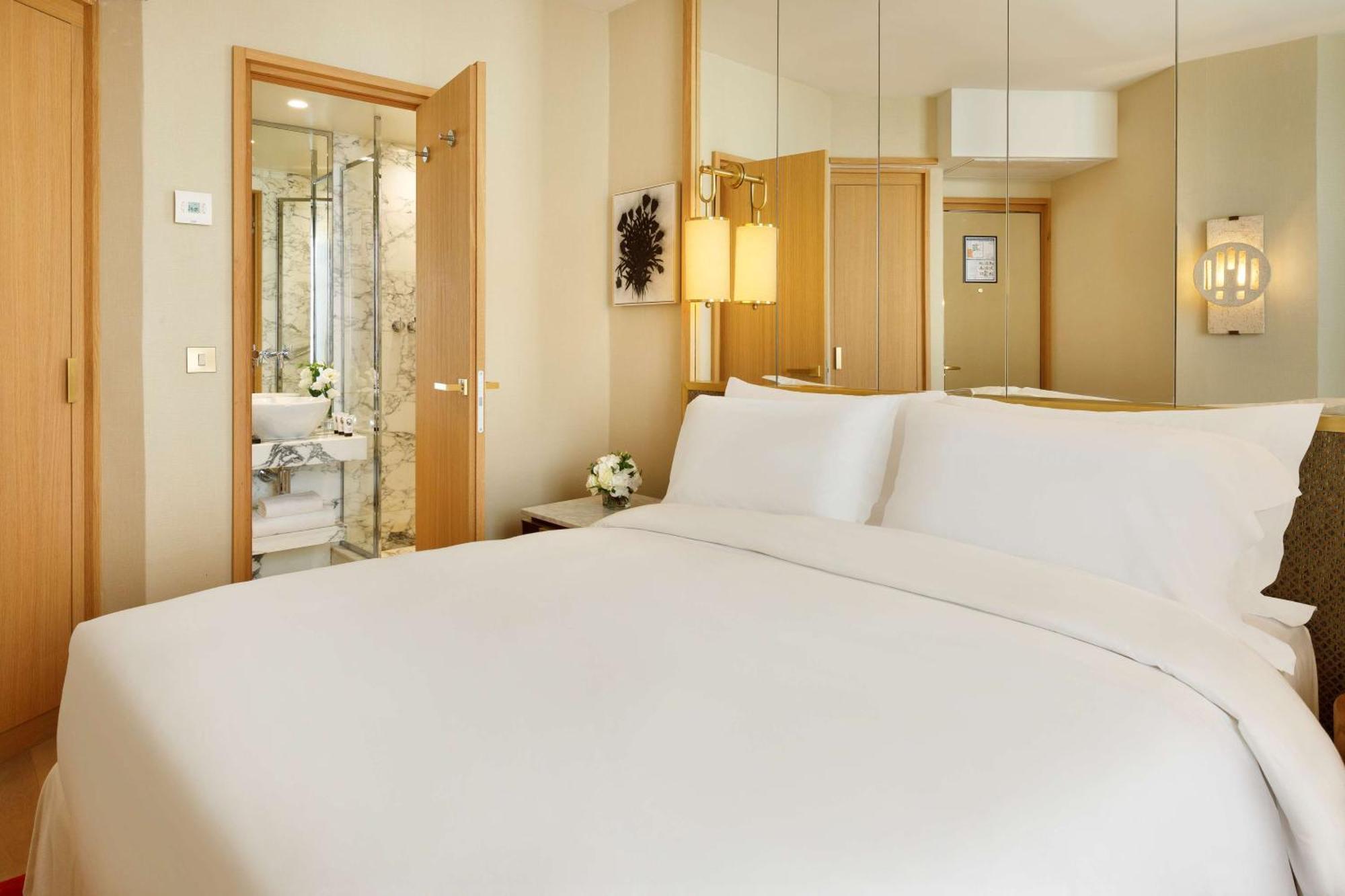 Le Belgrand Hotel Paris Champs Elysees, Tapestry By Hilton Exterior photo